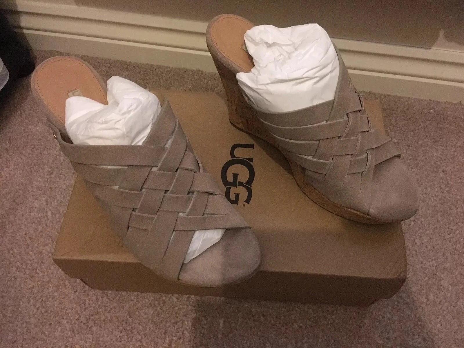 UGG Australia Marta sandali con zeppa slip on beige nudi 8 5 UK US 10 nuovi con scatola