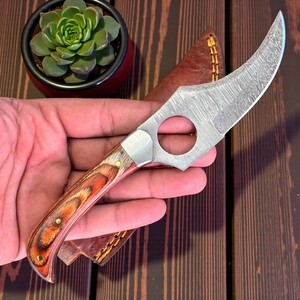 Skinner Hunting Knife | Damascus Steel | Pakka Wood Handle | D130
