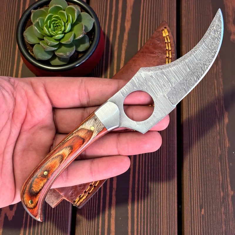 Skinner Hunting Knife | Damascus Steel | Pakka Wood Handle | D130