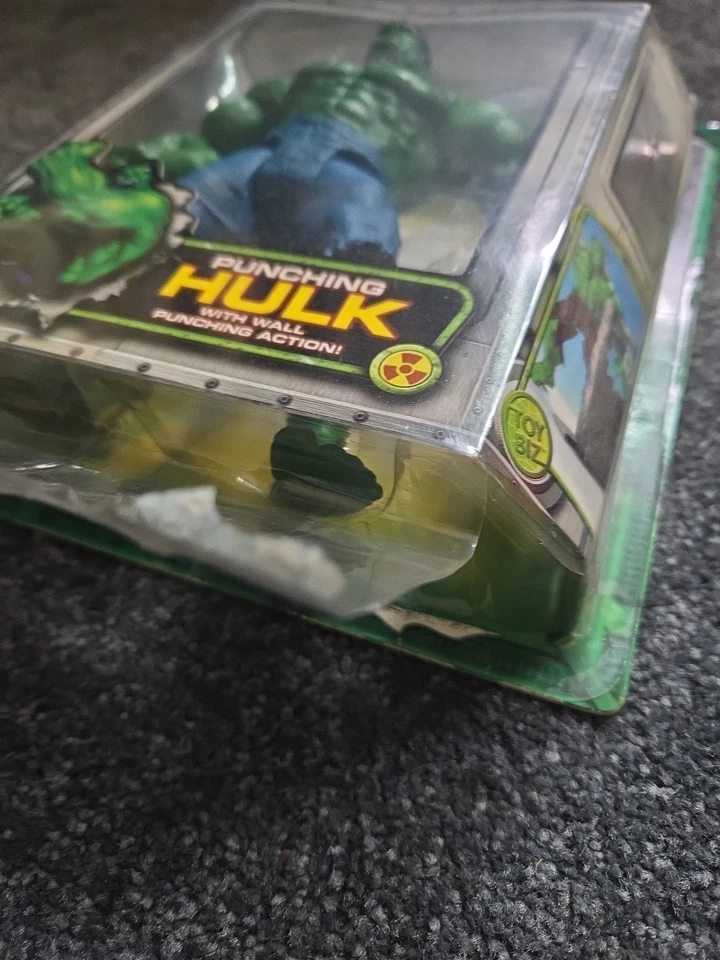 Incredible Hulk Punching Hulk Action Figure Marvel Superheroes New in Package - Image 3 of 4