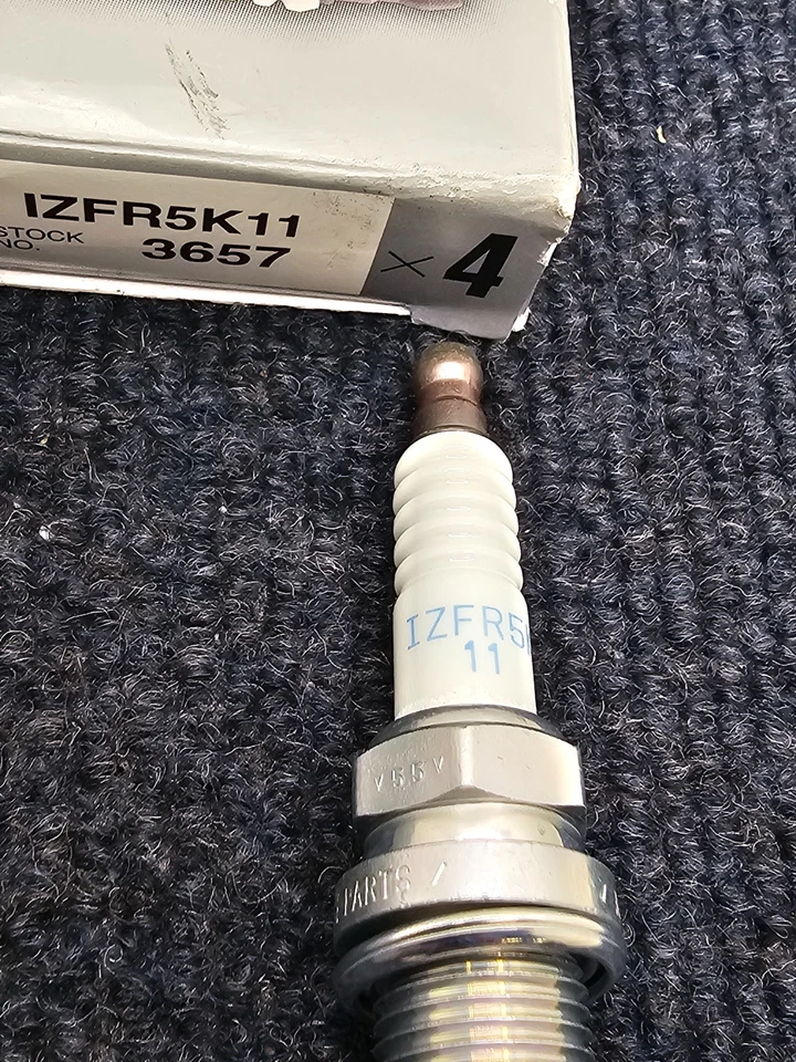 (CANTIDAD 4) Bujía láser de iridio NGK 3657 IZFR5K11 para Honda Odyssey 2008-10 Foto 3 de 4