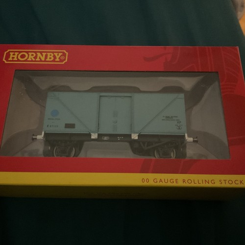 HORNBY R6759B BR BLUE SPOT 12 TON FISH VAN E 87130 BOXED | Condition: New