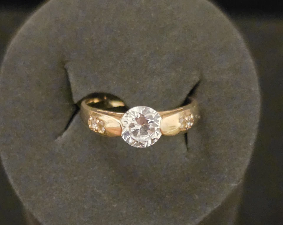 Goldring 585/ 14 Karat mit Zirkonia 