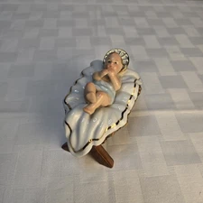 Royal Doulton 2004 Christmas Nativity Baby Jesus with Manger Figurine No Box