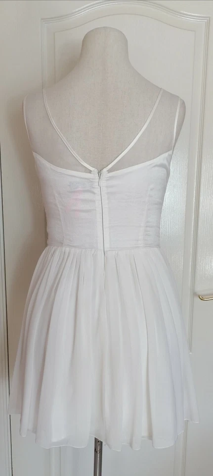 Vestido de patinador de encaje blanco y negro para damas Lipsy Reino Unido 14 EE. UU. 10 ocasión fiesta boda Foto 4 de 4