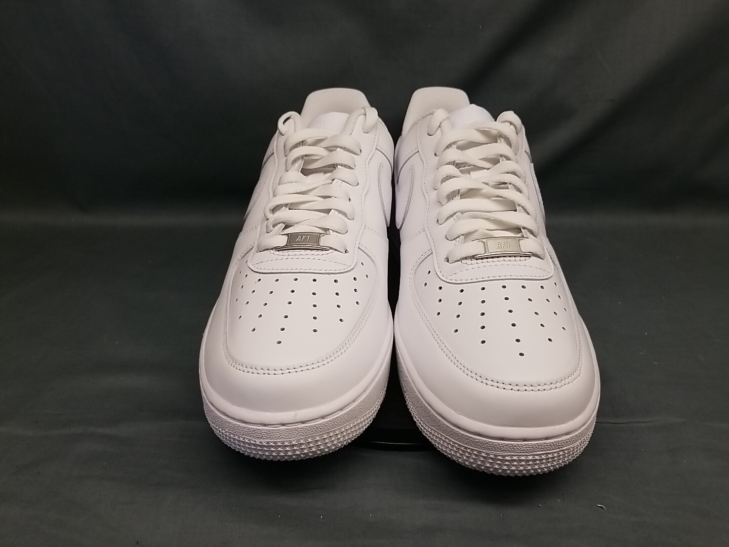Nike Men's Air Force 1 '07 Sneakers Leather Triple White Size 10.5 NEW NO BOX! thumbnail 3