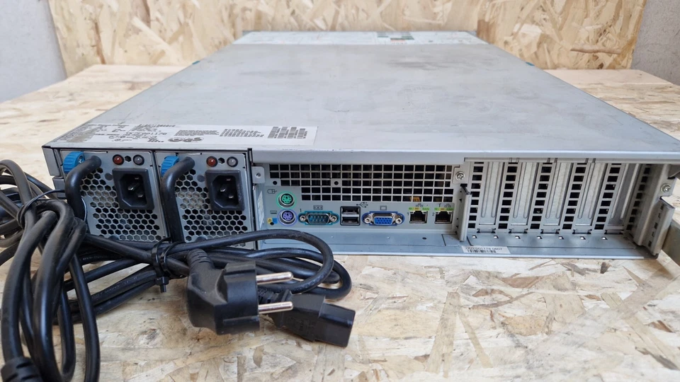 Server FUJITSU SIEMENS COMPUTERS - PRIMERGY RX300 S3 (PR3008-D2119) - Immagine 4 di 4