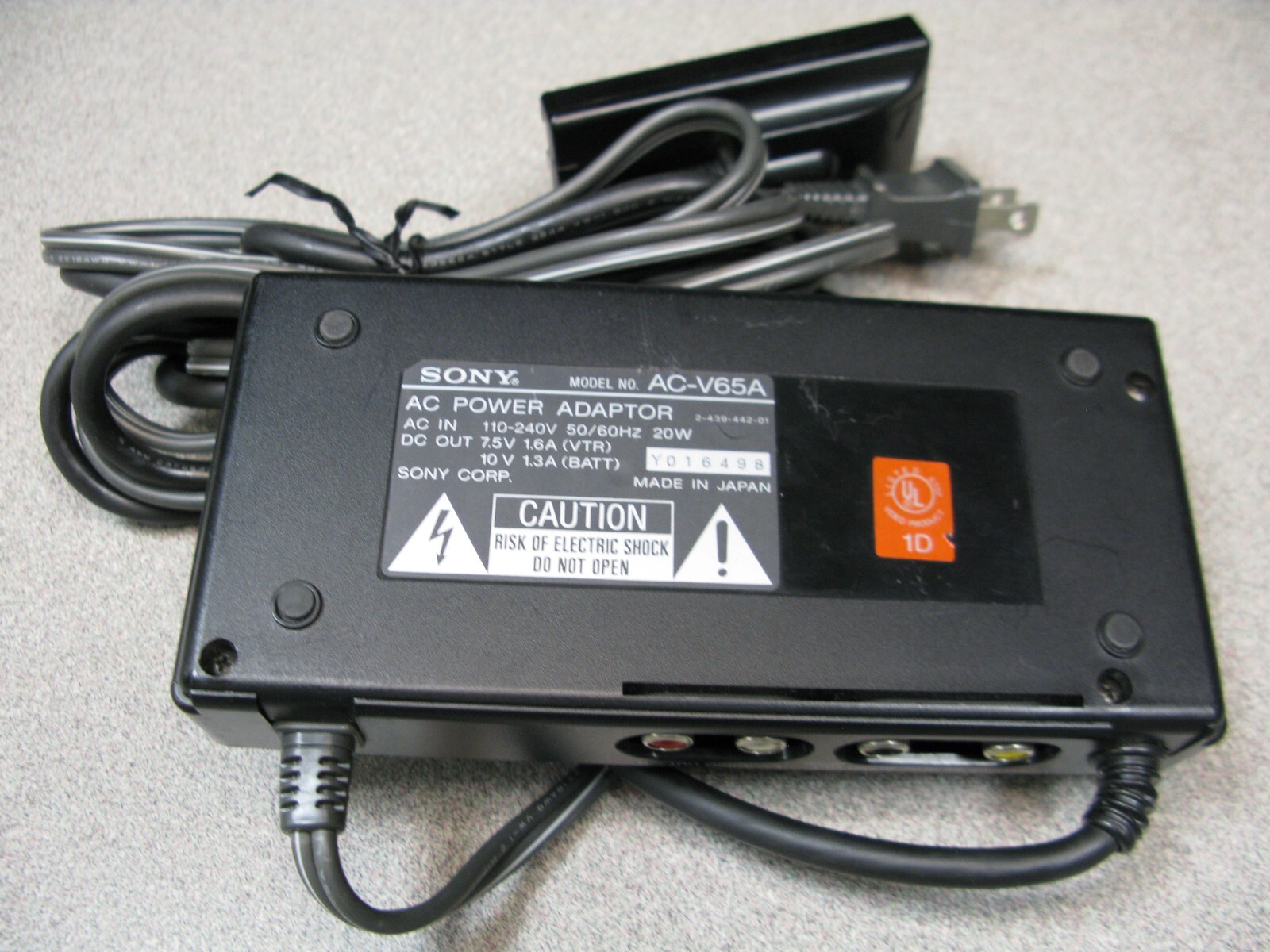 Sony AC-V65A Power Adapter + Charger for Camcorder, NiCd Battery NP-55, -66, -77