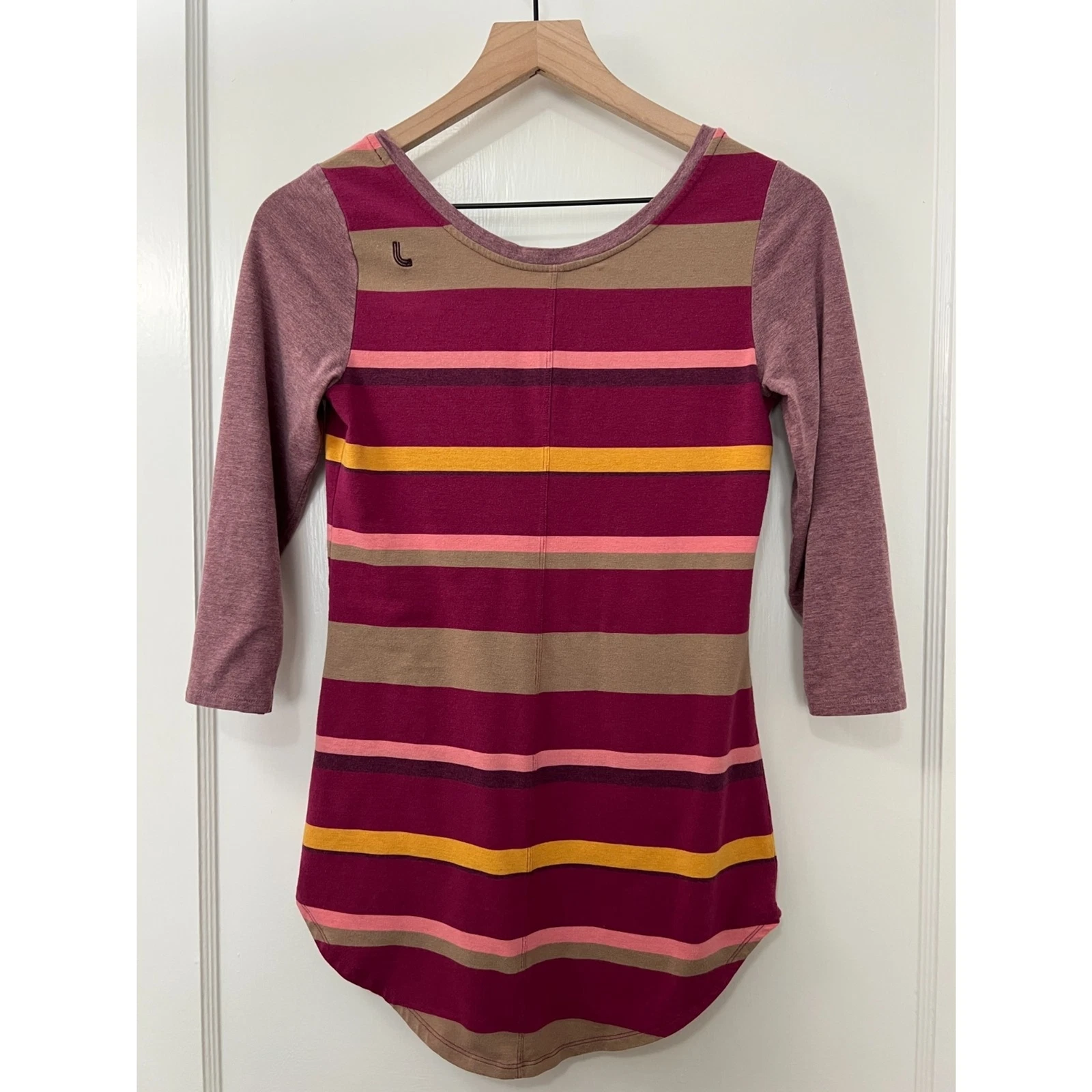 lole striped organic cotton v neck 3/4 sleeve shirt