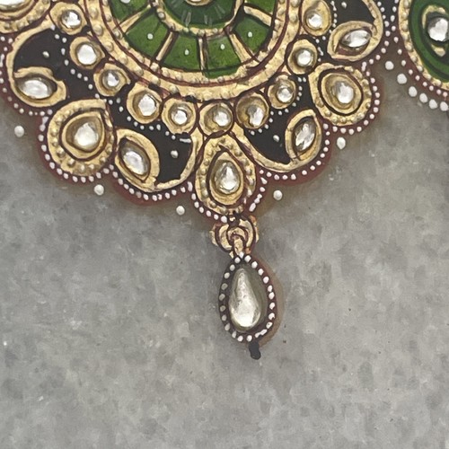 Collar de arte de joyería india vintage pintura oro en relieve sobre azulejo de mármol? - Imagen 16 de 17