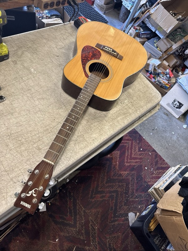 Yamaha F325 Acoustic Guitar Good Beach Beater, Student Guitar, needs nut&strings