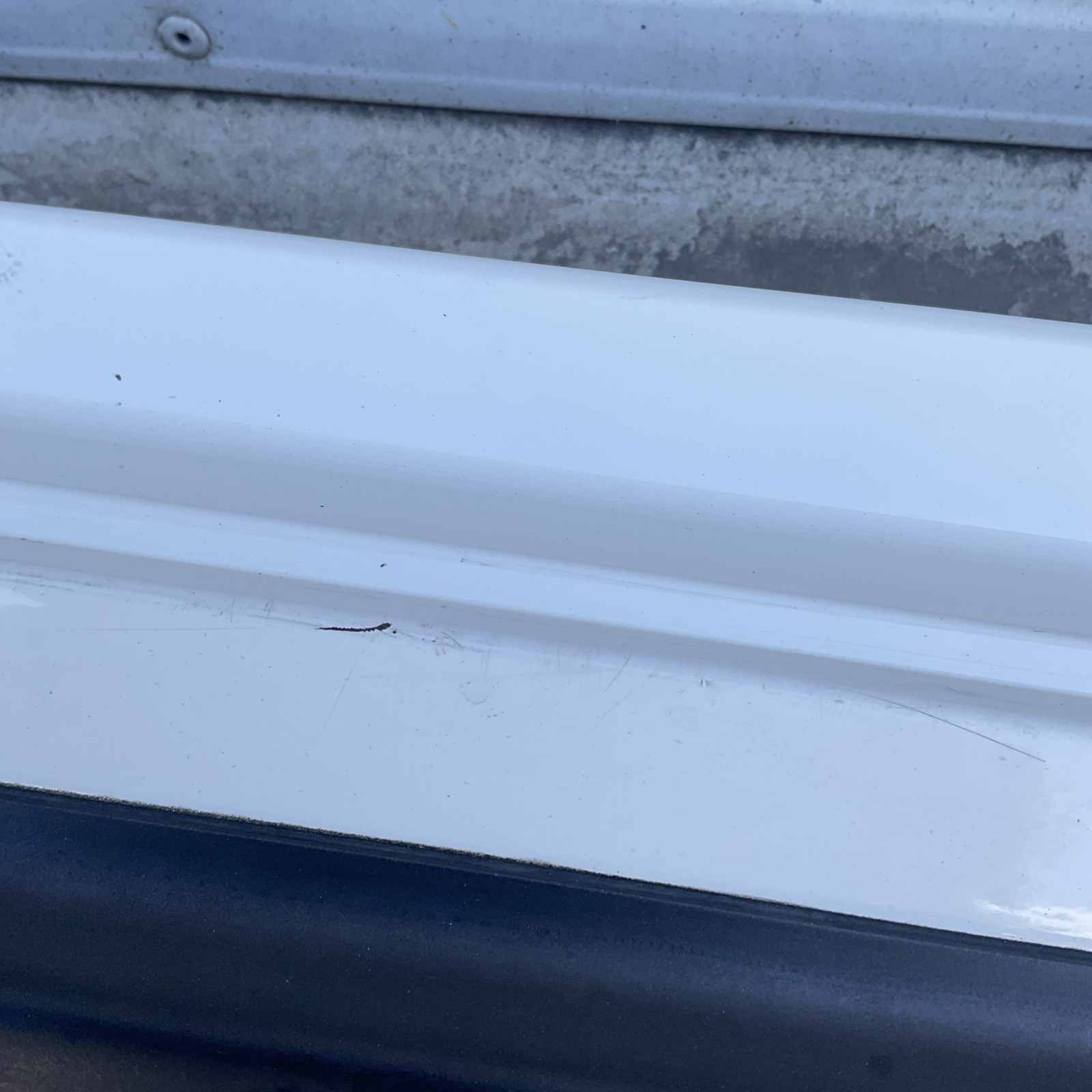 14-20 Maserati Ghibli Right Passenger Panel Side Skirt Molding BIANCO VR.268 Oem