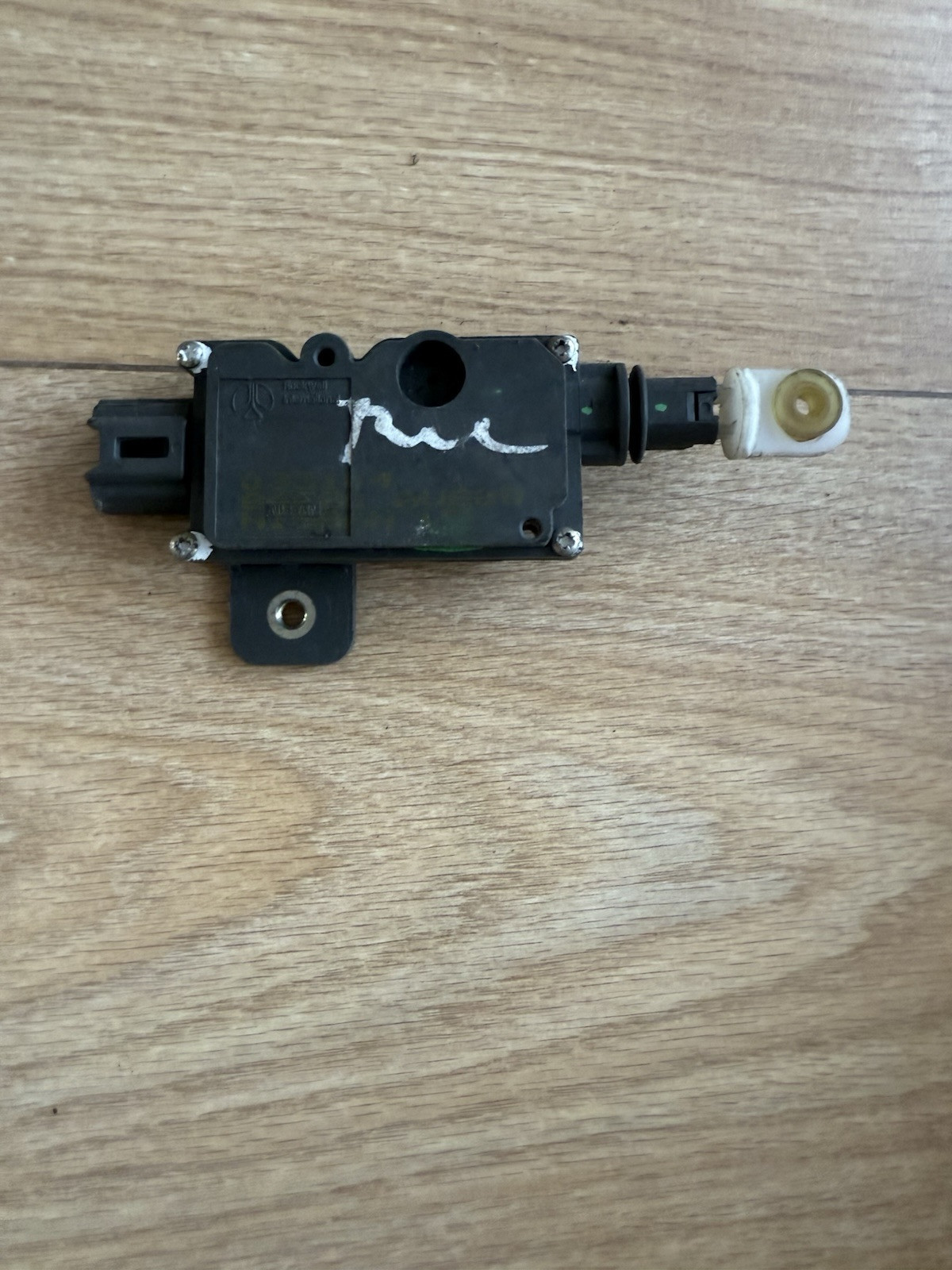 Nissan Primera P12 2003-08 Fuel Flap Door Locking Actuator 84680AU600 Oem