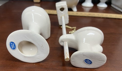 Lot VTG Porcelain Dollhouse Bathroom Two Sinks Two Toilets Two Bathtubs White - Picture 7 of 13