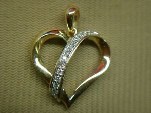 SMALL-SIZE-14K-YELLOW-GOLD-DIAMOND-HEART-PENDANT-VERY-CUTE
