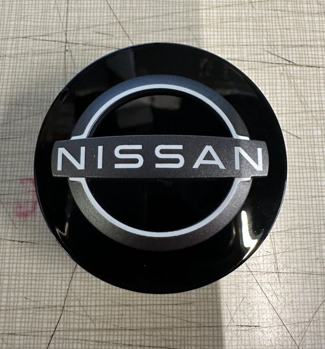 NEW OEM NISSAN CENTER CAP NEW STYLE BLACK GLOSS WHITE OUTLINE