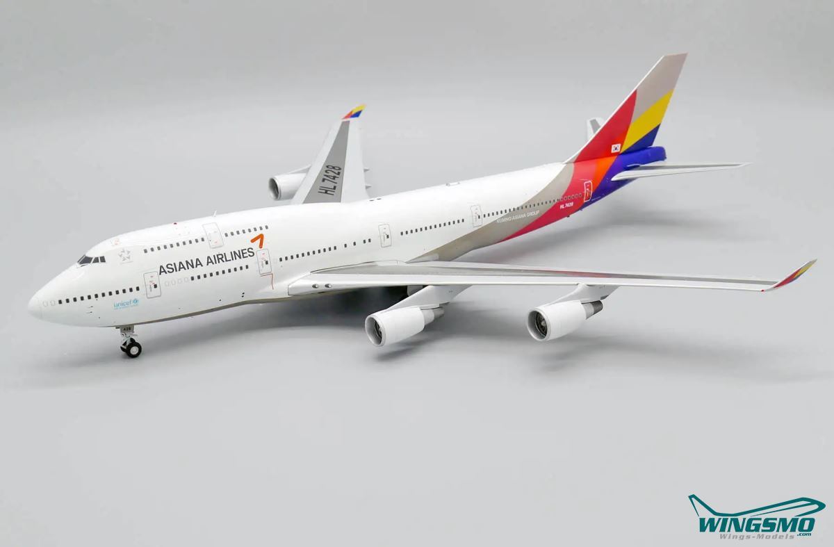 ASIAN CARGO 747 模型 UNICEFロゴ付き ASIAN CARGO 747 模型 UNICEFロゴ付き - メルカリ