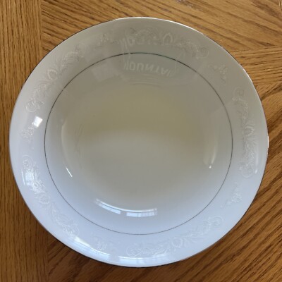 Crown Ming Fine China Queen's Lace Jian Shiang 9.25'' Bowl