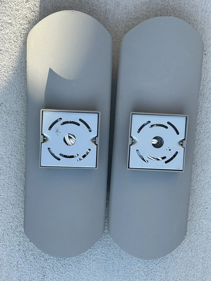 Lot of 2 pieces preowned Avenue Lighting Outdoor Wall Sconces  AV9895-SLV - Image 4 of 4