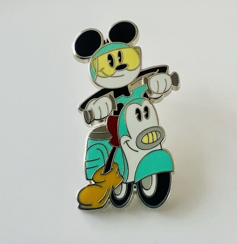 Disney Trading Pins - Mickey on Vespa Scooter - Cartoon Shorts Booster - Imagen 9 de 10