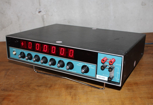 Data Precision 8200 Programmable DC Voltage Current Calibrator