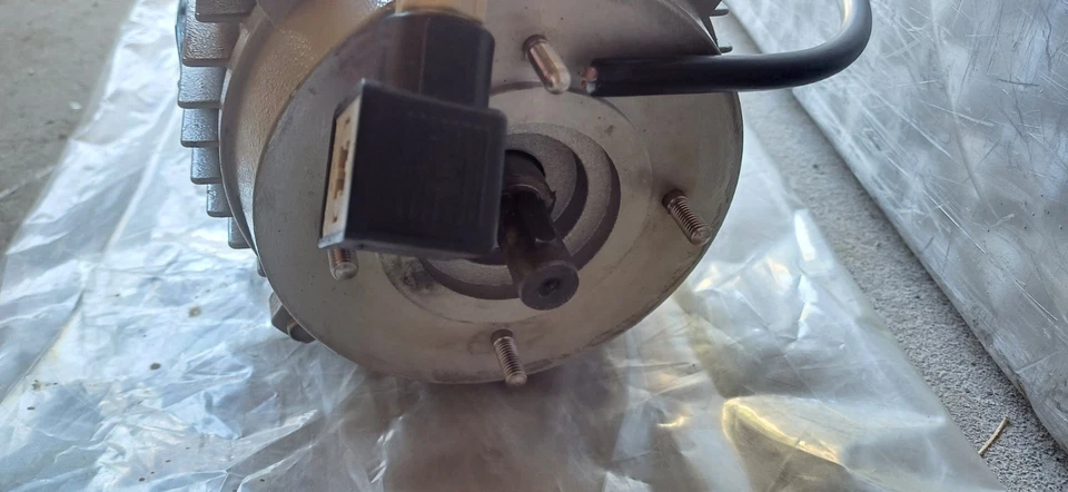 SOGA Moteur Asynchrone Monophasé V80/4 220VAC 5.7A 50HZ NEUF - Photo 4/4