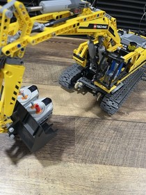 Lego Technic Excavator (8043)