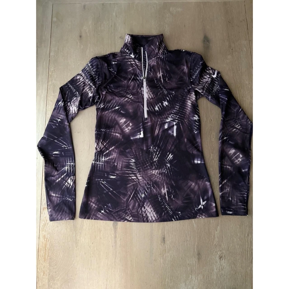 Pullover Nike para mujer grande púrpura negro estampado DriFit cuarto cremallera Foto 3 de 4