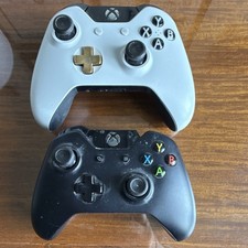Lot of 2 Microsoft Xbox One Wireless Controll...