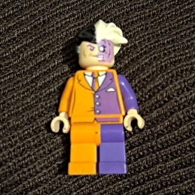 LEGO  Batman two face figure (misprint face/purple face )
