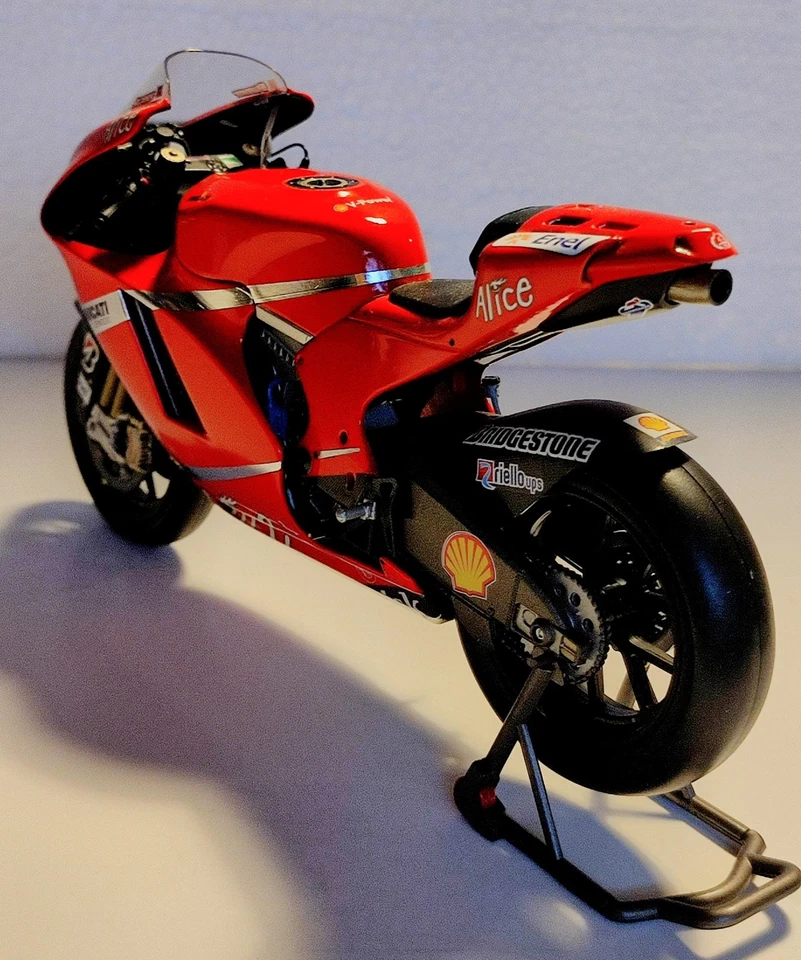 MINICHAMPS 1:12   DUCATI DESMOSEDICI  GP8  .  CASEY STONER  .  MOTOGP 2008 - Photo 4/4