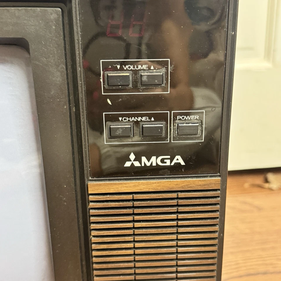 Mitsubishi Vintage Television CS-1345R 13" Retro Gaming CRT Nostalgic Gamercore - Image 2 of 4