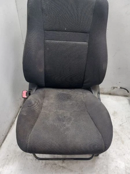 Scion XB 2004 1,5 L tracción delantera en el lado del conductor asiento delantero de tela Foto 2 de 4