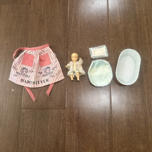 VINTAGE BARBIE 1963 BABY SITS #953 BLONDE BABY With Accessories