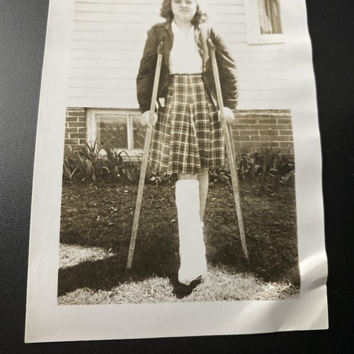 1940s Injured Girl in Leg Cast & Crutches Injury Medical Original Photo P15z25 - Picture 6 of 20