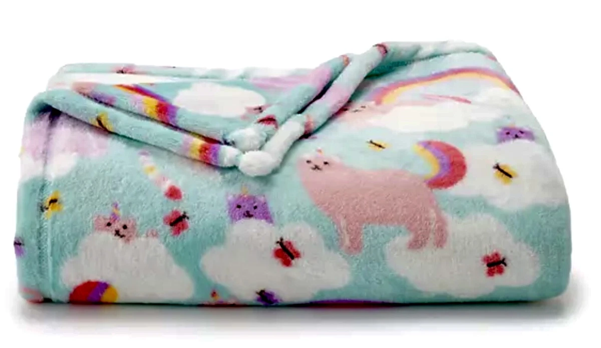 The big top one blanket cats