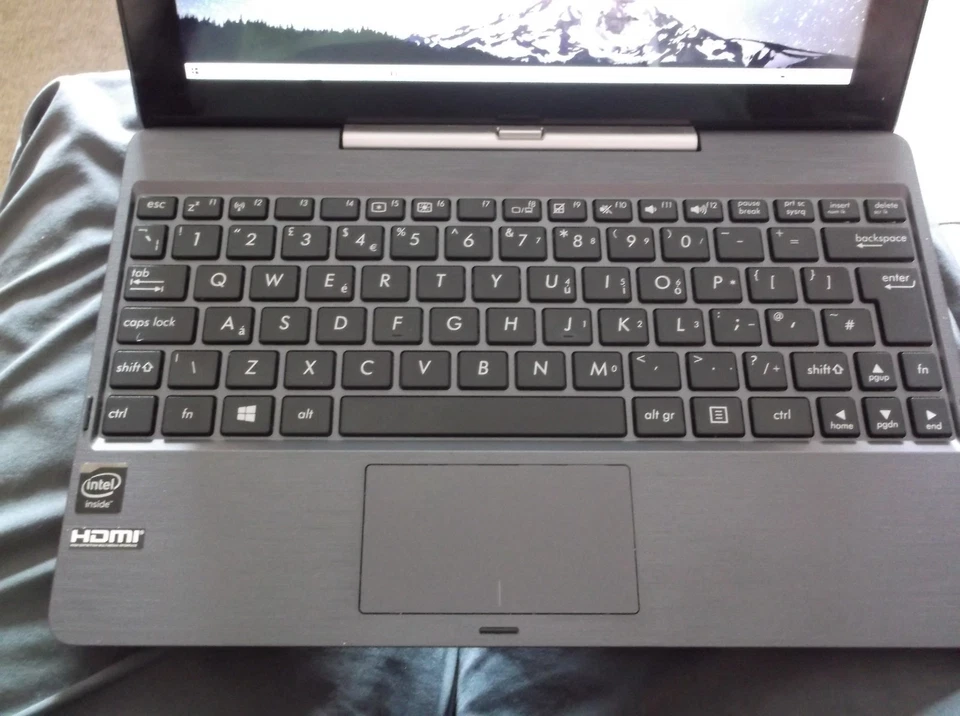 ASUS Transformer Book T100TAM 10.1" 60GB, Intel Atom Quad-Core - Windows 10!! - Image 4 of 4