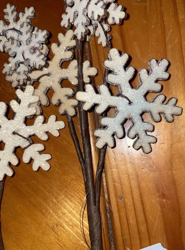 Primitive Snowflake Picks And Metal Snowflake Garland