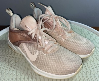 Nike Air Max Bella TR 2 Women s Sneakers Training Shoes Peach Color Sz. 7.5