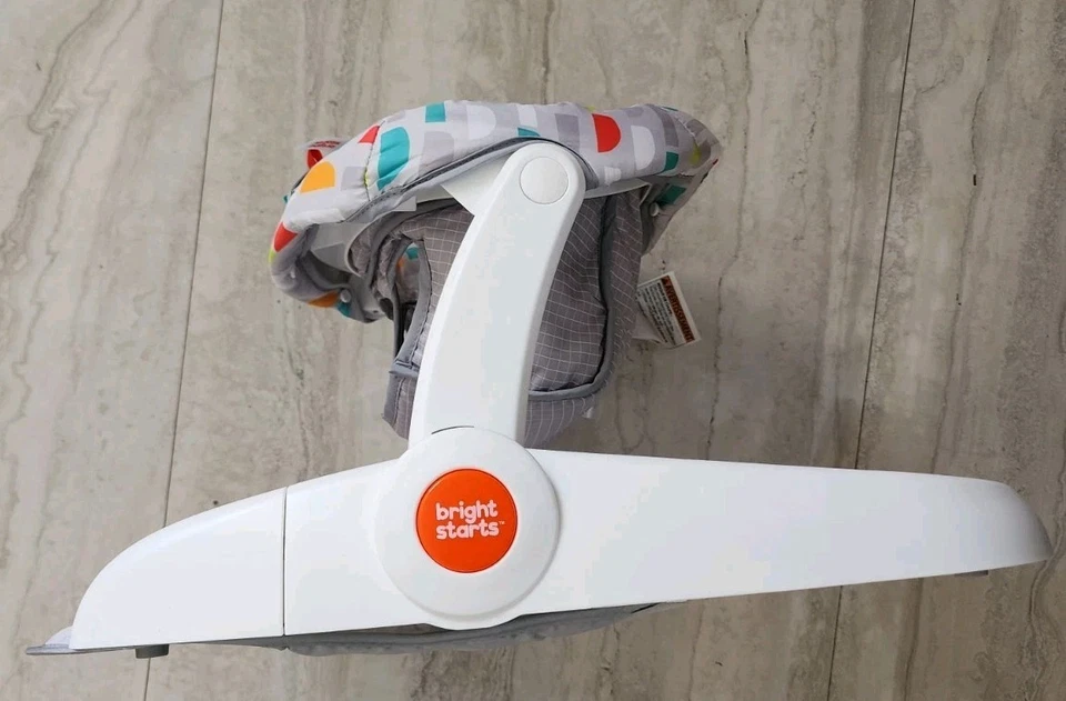 Asiento de piso de 2 posiciones Bright Starts para aprender a sentarse. Asiento de bebé Foto 4 de 4