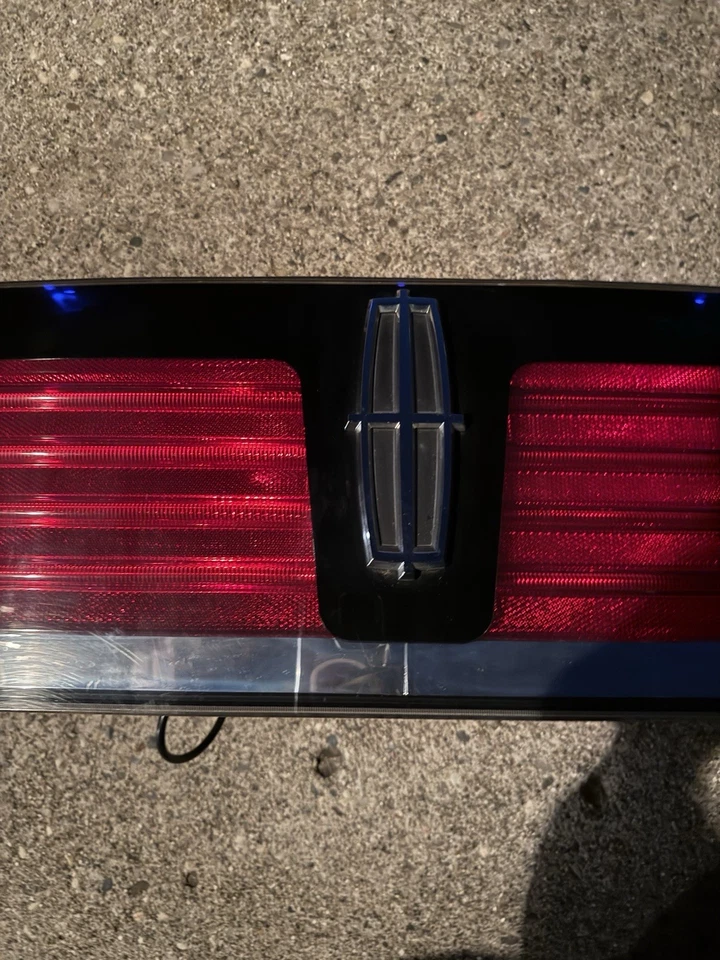 07-10 LINCOLN MKX TAPA MALETERO LED LUZ FRENO PUERTA LEVADIZA LÁMPARA TRASERA USADA OEM Foto 2 de 4