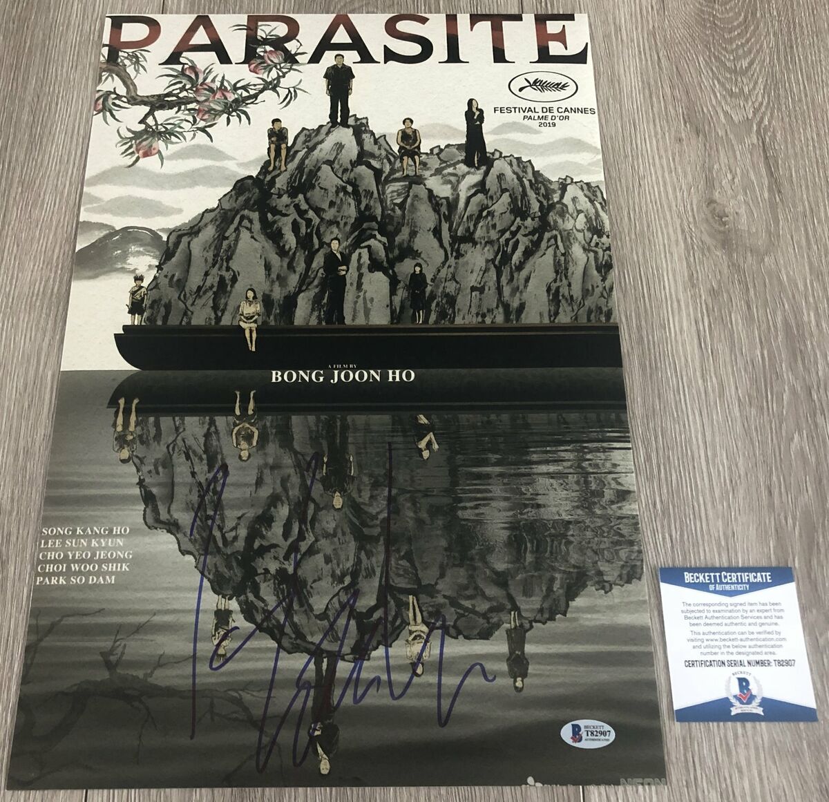 Bong Joon Ho Signed Parasit Moving Poster 12x18 Photo Proof COA STAR Bong Joon Ho Signed Parasit Moving Poster 12x18 Photo Proof COA STAR
