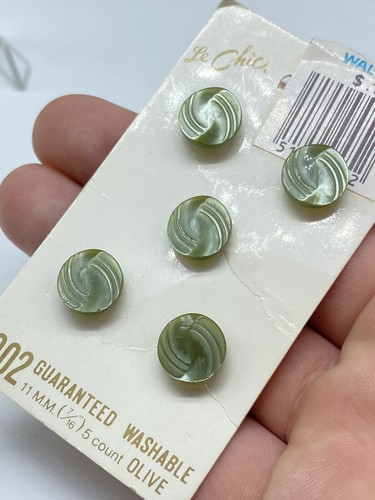 5 Vintage Le Chic Shank Buttons on Original Card Olive Green Pearlescent 7/16" - Picture 3 of 6