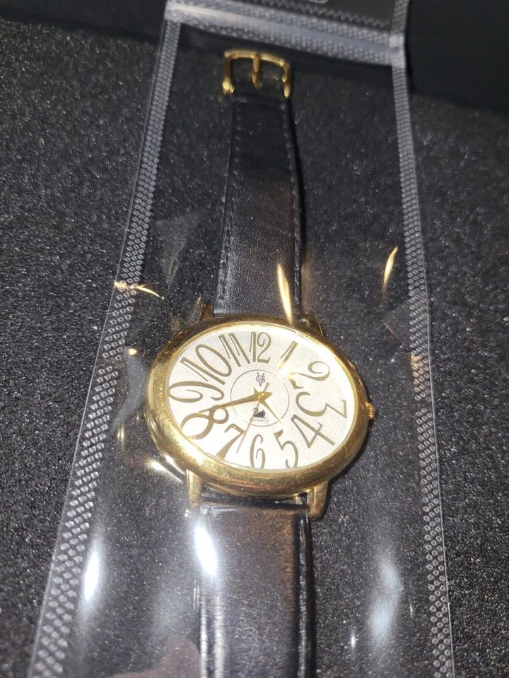 Collezio Ladies Watch White Pearlized Dial Oval Gold Tone Case  New Battery  - Image 2 of 4