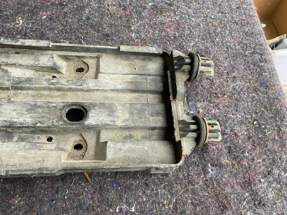 Bandeja de batería de bahía de motor delantero 98-00 Volvo V70R V70 S70 9444453 OEM #1631E Foto 3 de 4