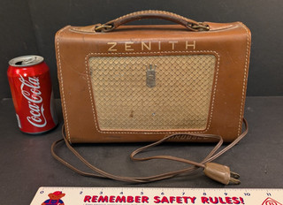 Zenith Carousel AC DC Portable Radio Model 404L For Parts/Repairs Untested