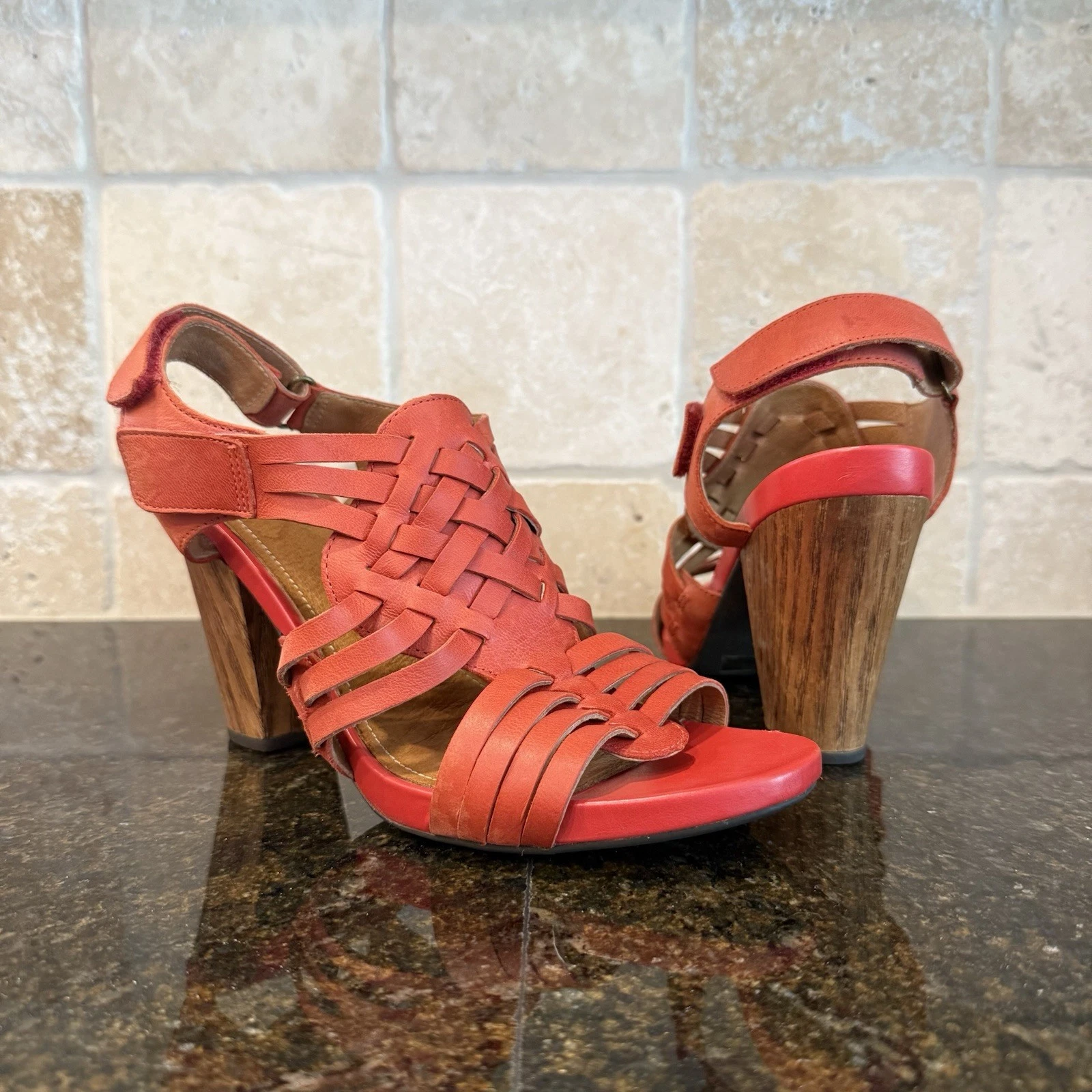 Clarks Indigo sandalo donna rosa centrale taglia 9 tacco legno cinturino pelle corallo