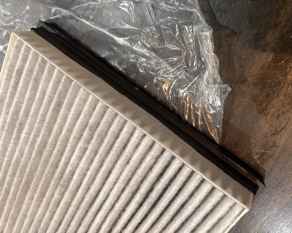 John Deere RE595871 Activated Carbon Cab Filter - Image 3 of 4