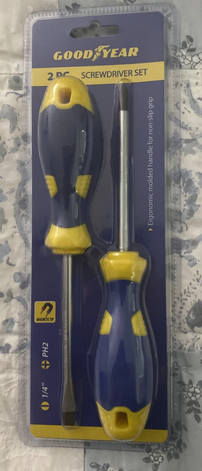 Goodyear screwdriver set Ergonomic Magnetic Tip Durable Phillips Slotted 2 Pack - Image 3 of 4
