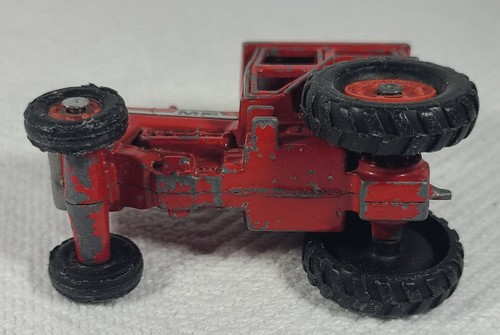 Ertl Massey Ferguson MF Tractor Farm Machines 1:64 Red - Picture 9 of 10